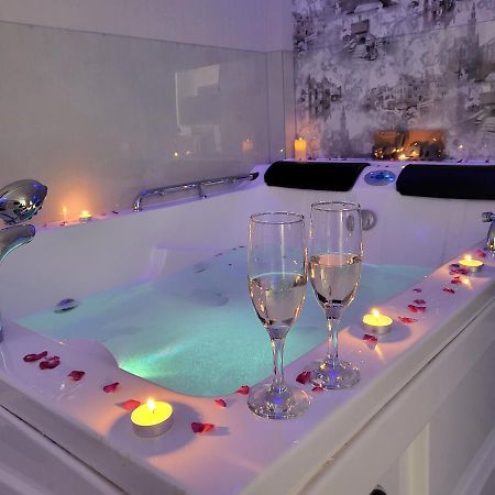 Vip Apartment For Lovers In Кишинів Екстер'єр фото